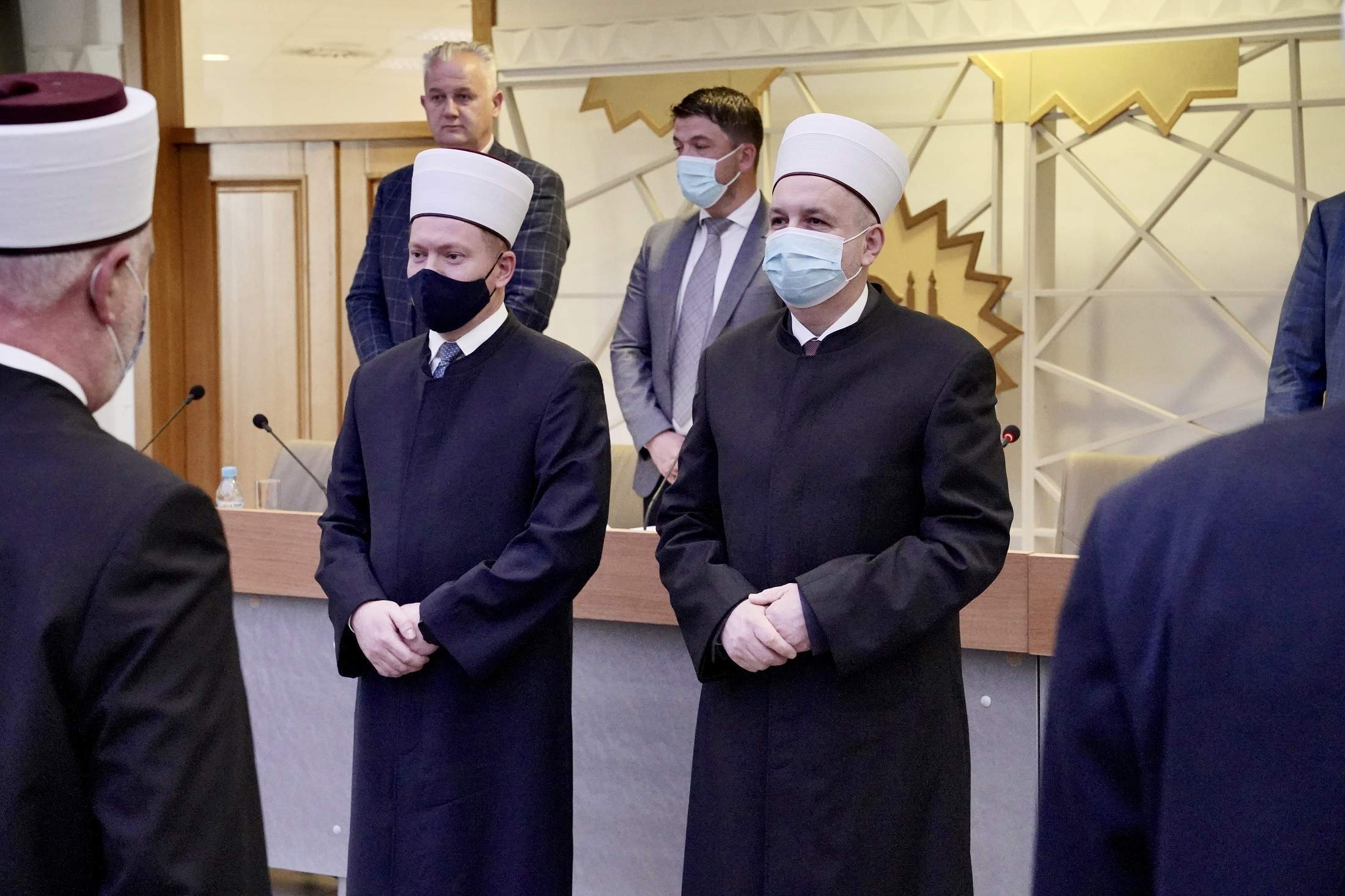 dr. Nedžad ef. Grabus novi sarajevski, a Nevzet ef. Porić muftija ljubljanski
